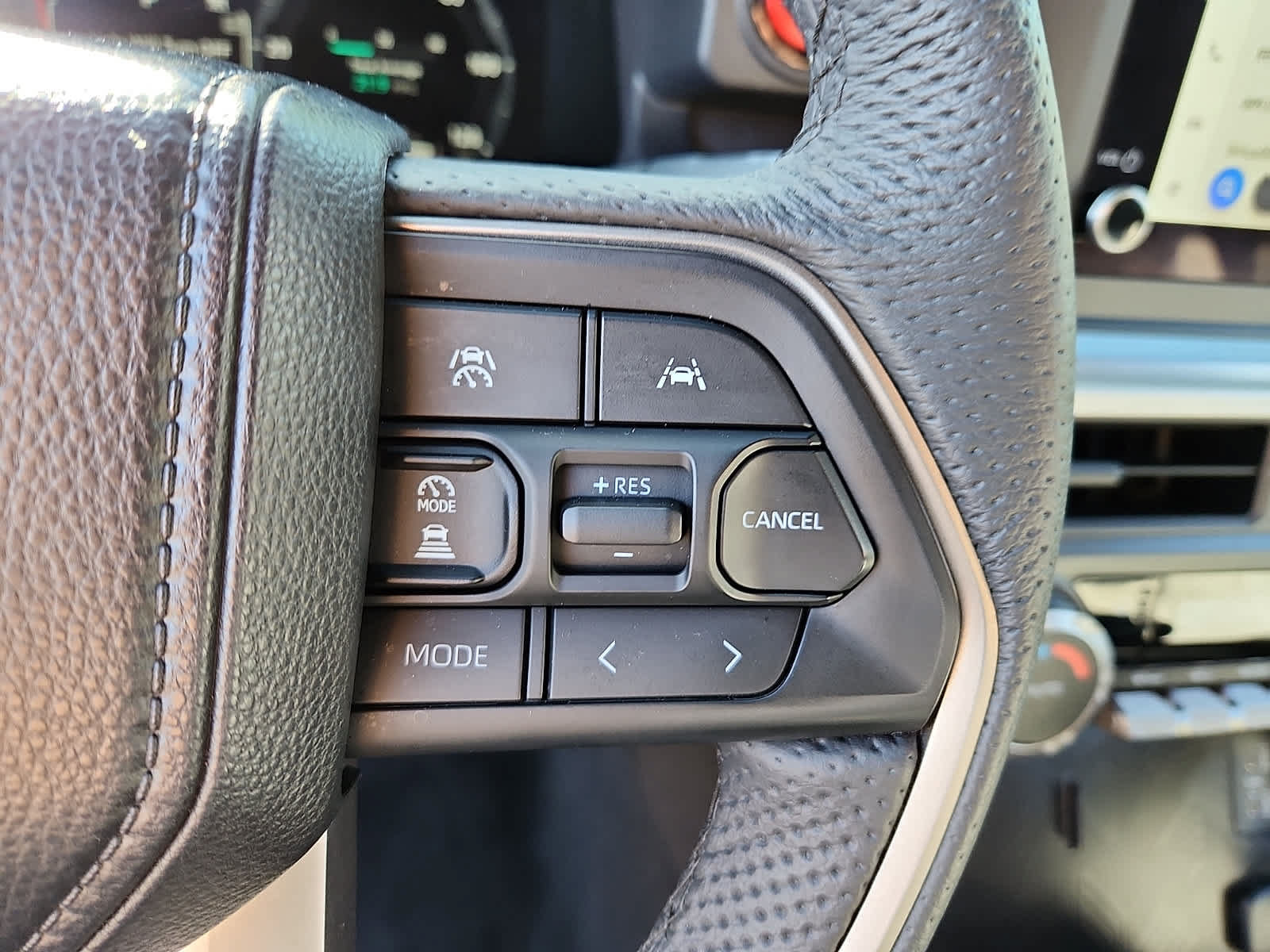 Certified 2025 Toyota Tacoma TRD Off-Road AWD/4WD image 23