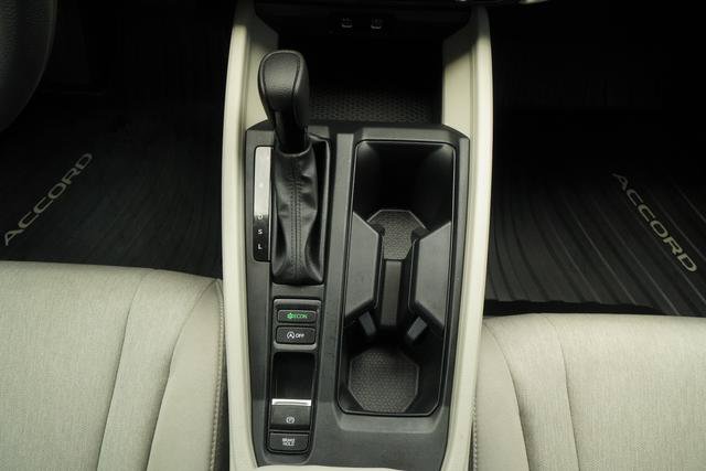 Used 2025 Honda Accord SE image 16