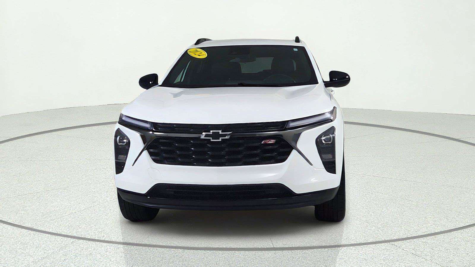 Used 2024 Chevrolet Trax RS w/ Driver Confidence Package FWD image 2