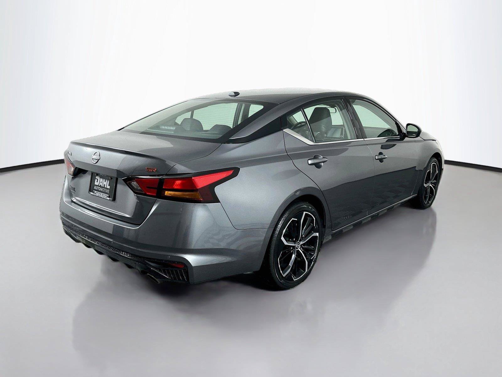 Used 2025 Nissan Altima 2.5 SR FWD image 13