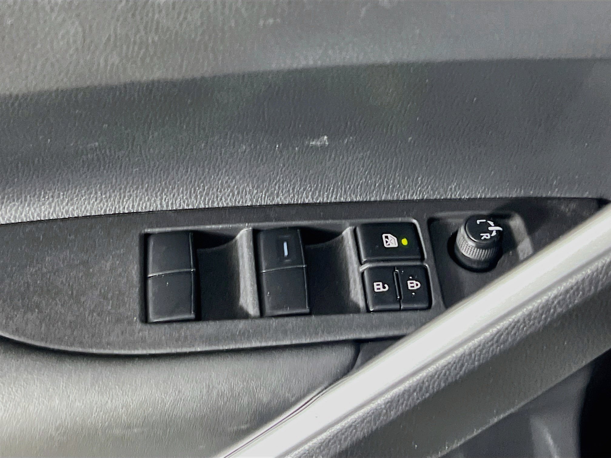 Used 2024 Toyota Corolla Cross AWD Hybrid image 17