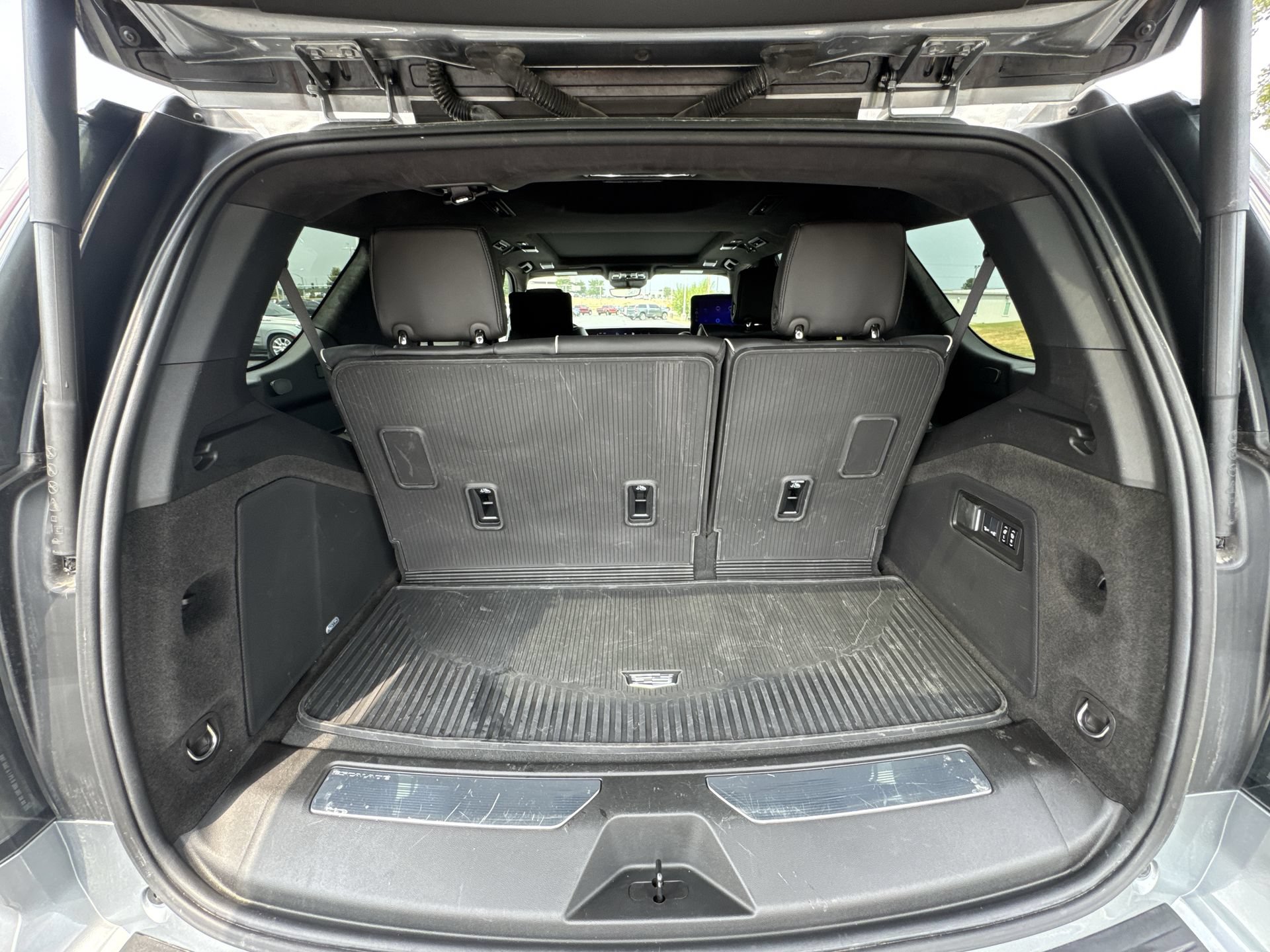Certified 2025 Cadillac Escalade Sport Platinum w/ LPO, Floor Liner Package AWD/4WD image 25