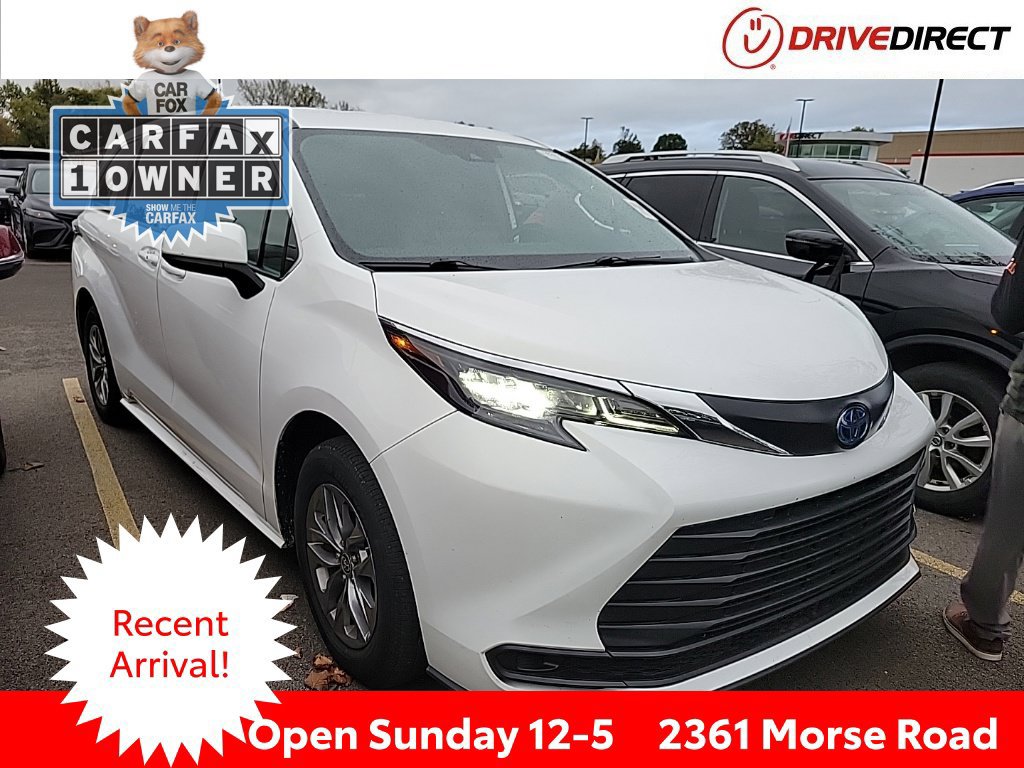 Used 2025 Toyota Sienna LE FWD image 1
