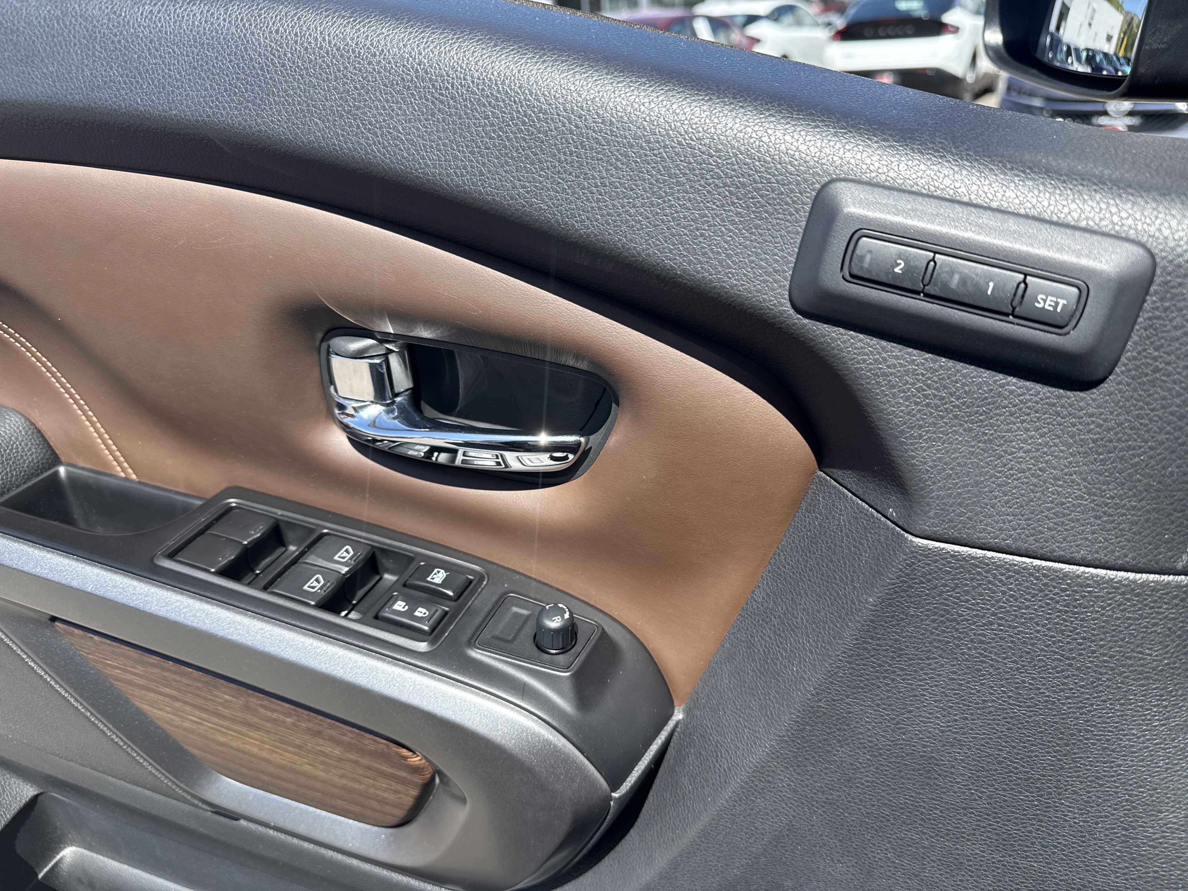 Used 2018 Nissan Titan Platinum Reserve w/ Platinum Utility Package AWD/4WD image 32