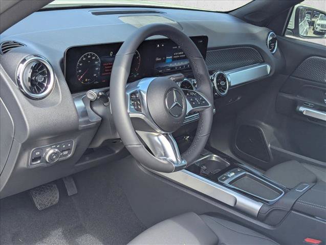 Used 2026 Mercedes-Benz GLB 250 image 3