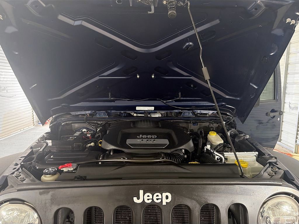 Used 2013 Jeep Wrangler Sport w/ Connectivity Group AWD/4WD image 28