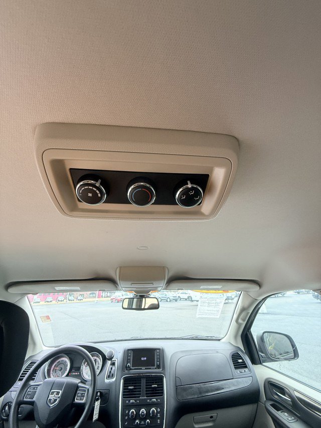 Used 2019 Dodge Grand Caravan SE w/ UConnect Hands-Free Group image 14