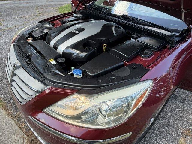 Used 2013 Hyundai Genesis 3.8 w/ Premium Pkg RWD image 18