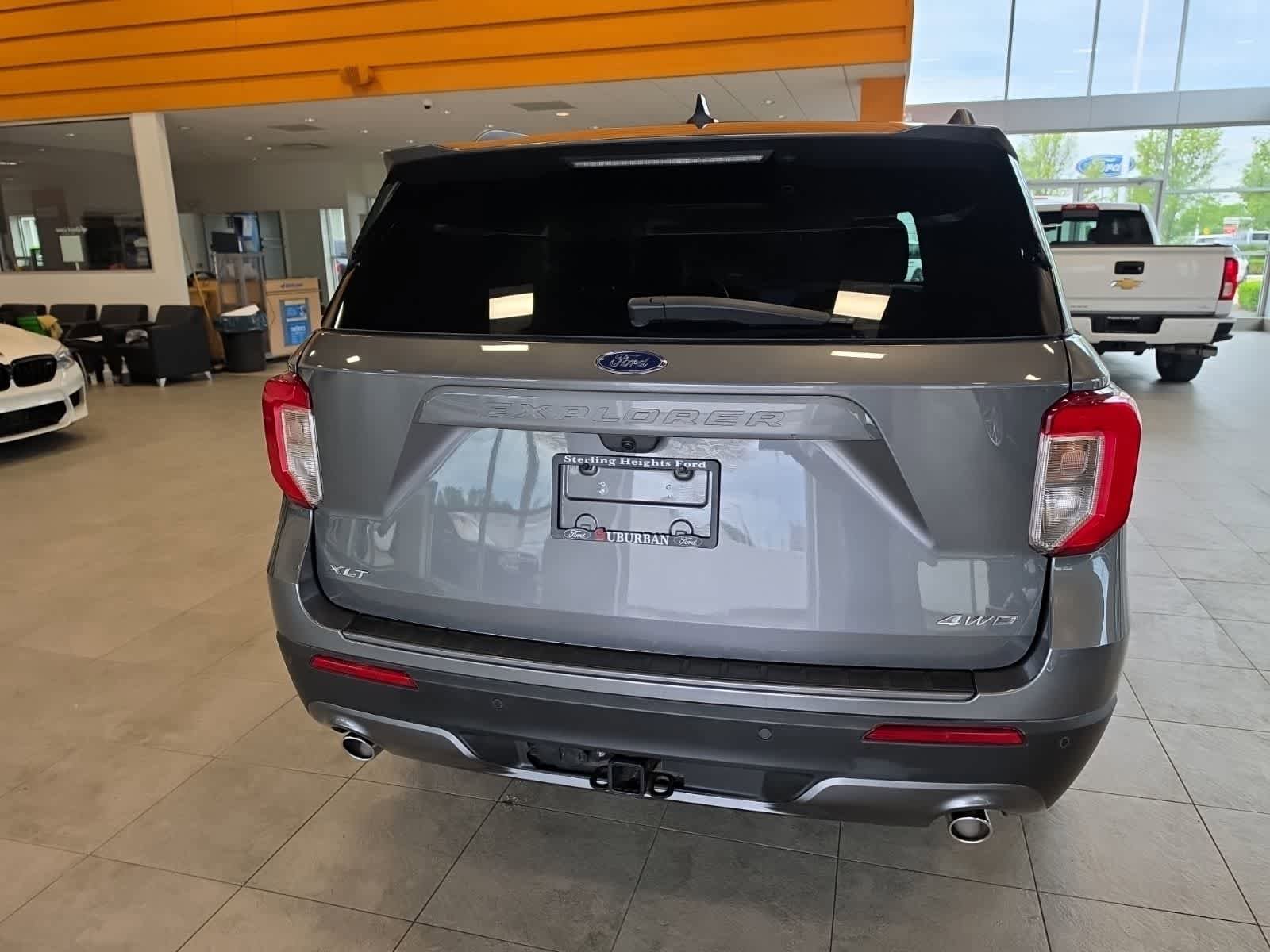 Used 2023 Ford Explorer XLT w/ Equipment Group 202A AWD/4WD image 9