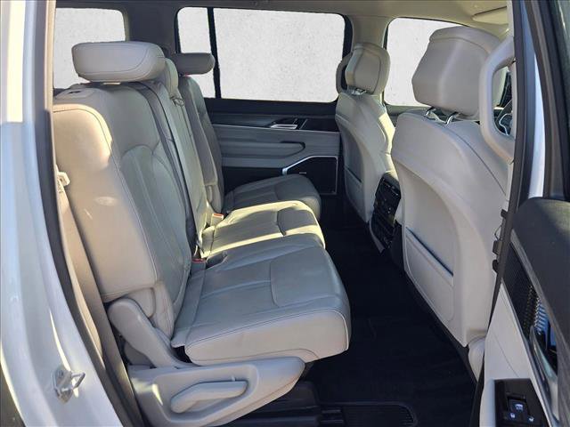 Used 2024 Jeep Wagoneer L Series III w/ Flexible Seating Group AWD/4WD image 20