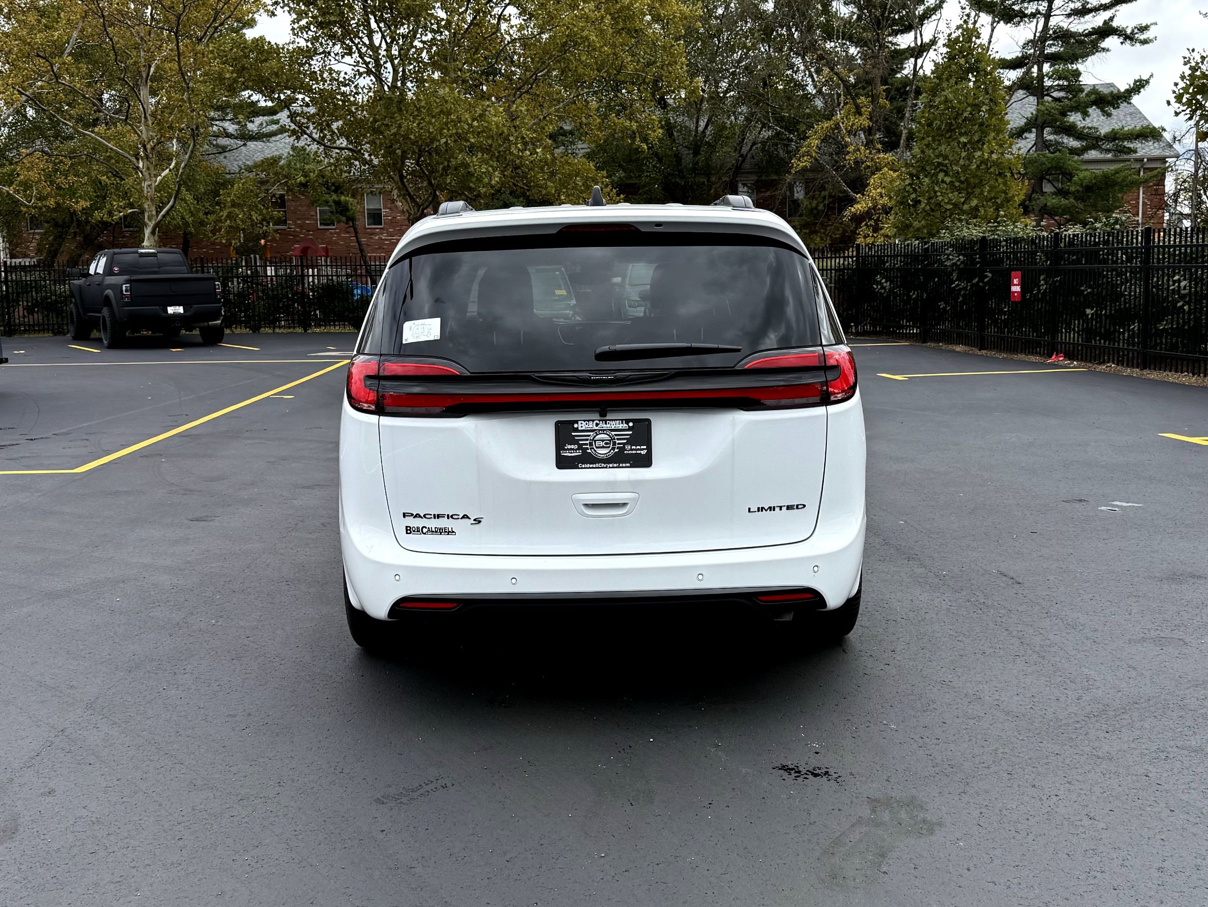 New 2026 Chrysler Pacifica Limited image 8