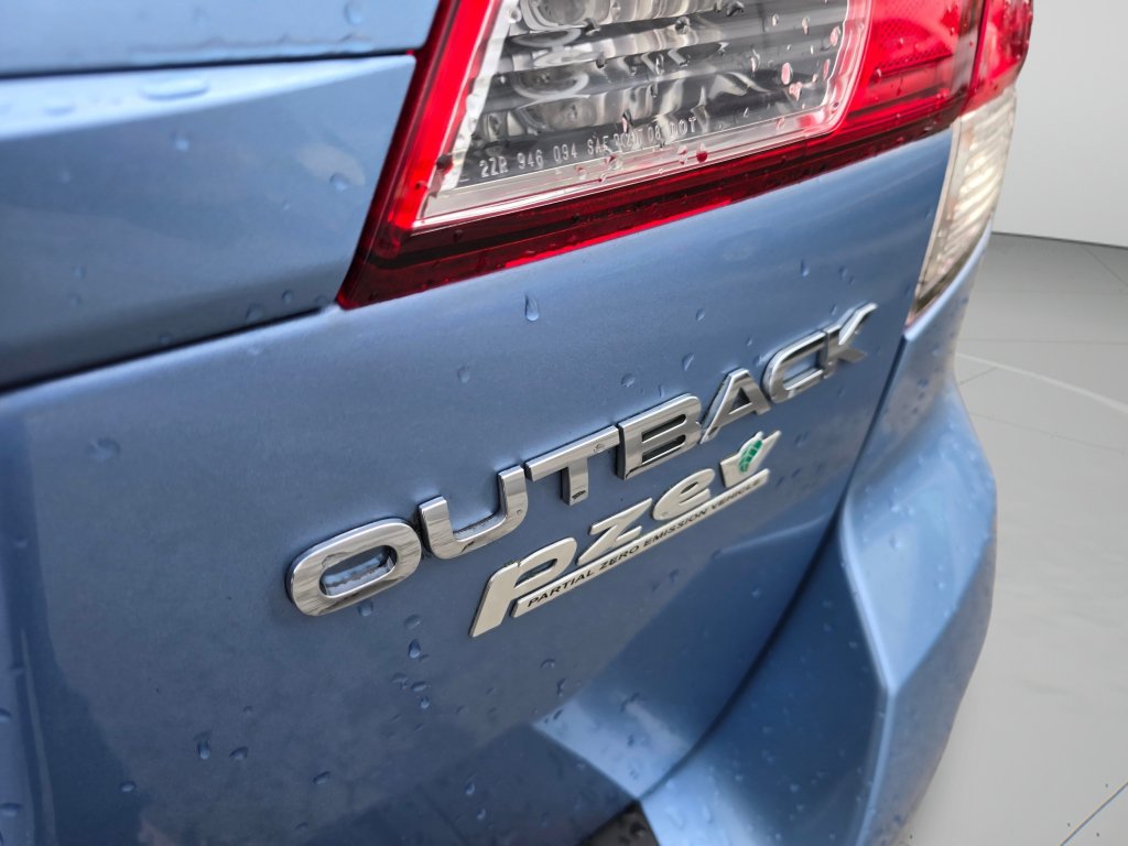 Used 2010 Subaru Outback 2.5i Premium AWD/4WD image 29