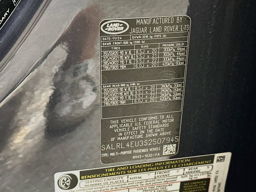 Certified 2025 Land Rover Discovery Dynamic SE AWD/4WD image 35