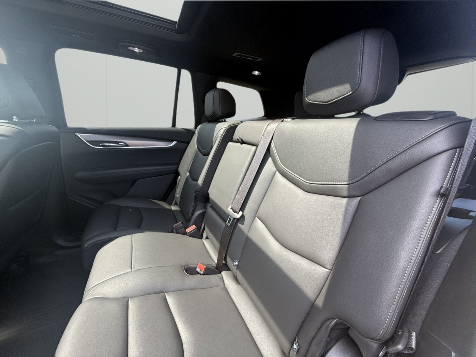 Used 2025 Cadillac XT6 Luxury w/ LPO, Floor Liner Package AWD/4WD image 29
