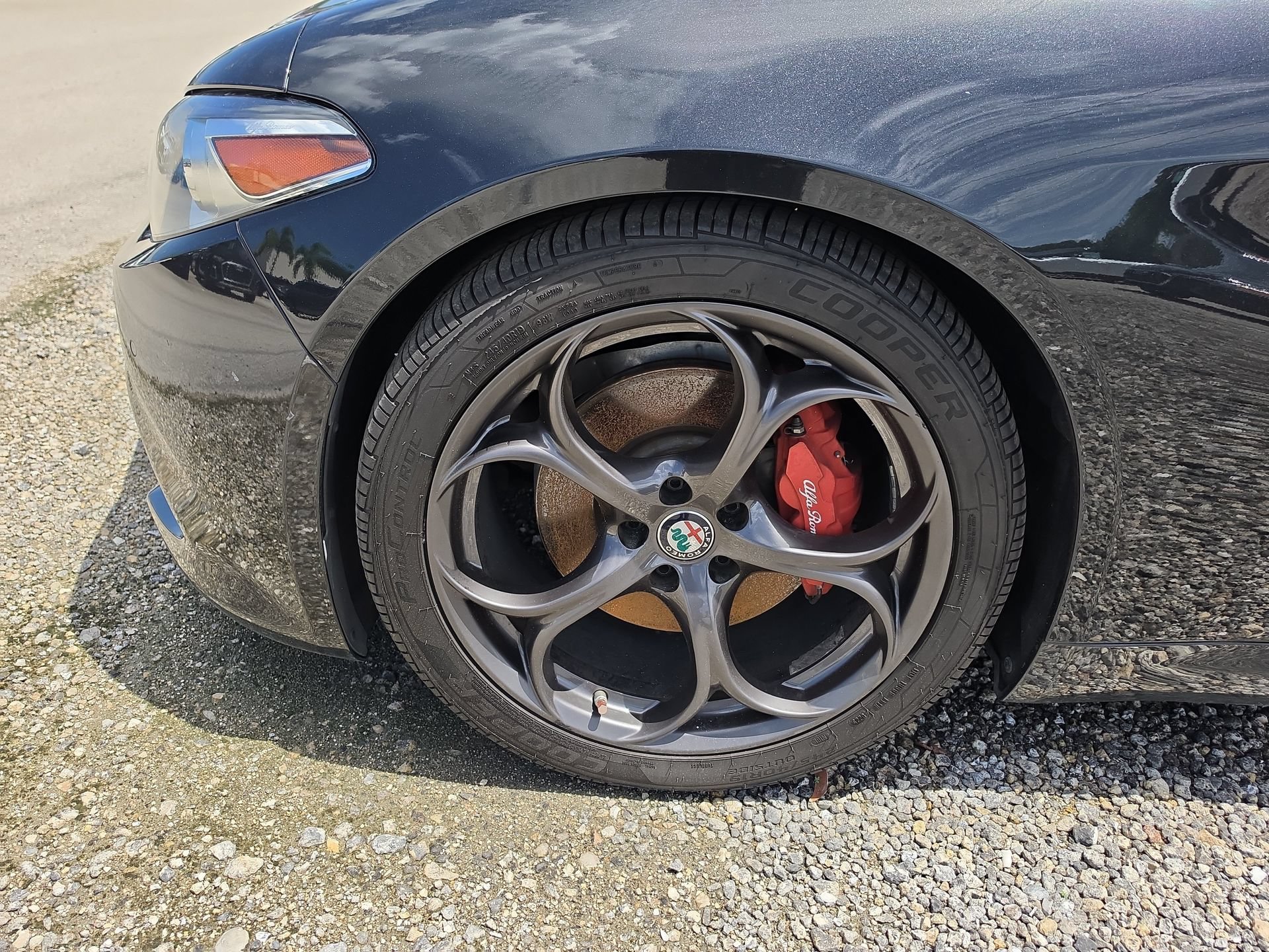 Used 2017 Alfa Romeo Giulia Ti w/ TI 19" Sport Package RWD image 9