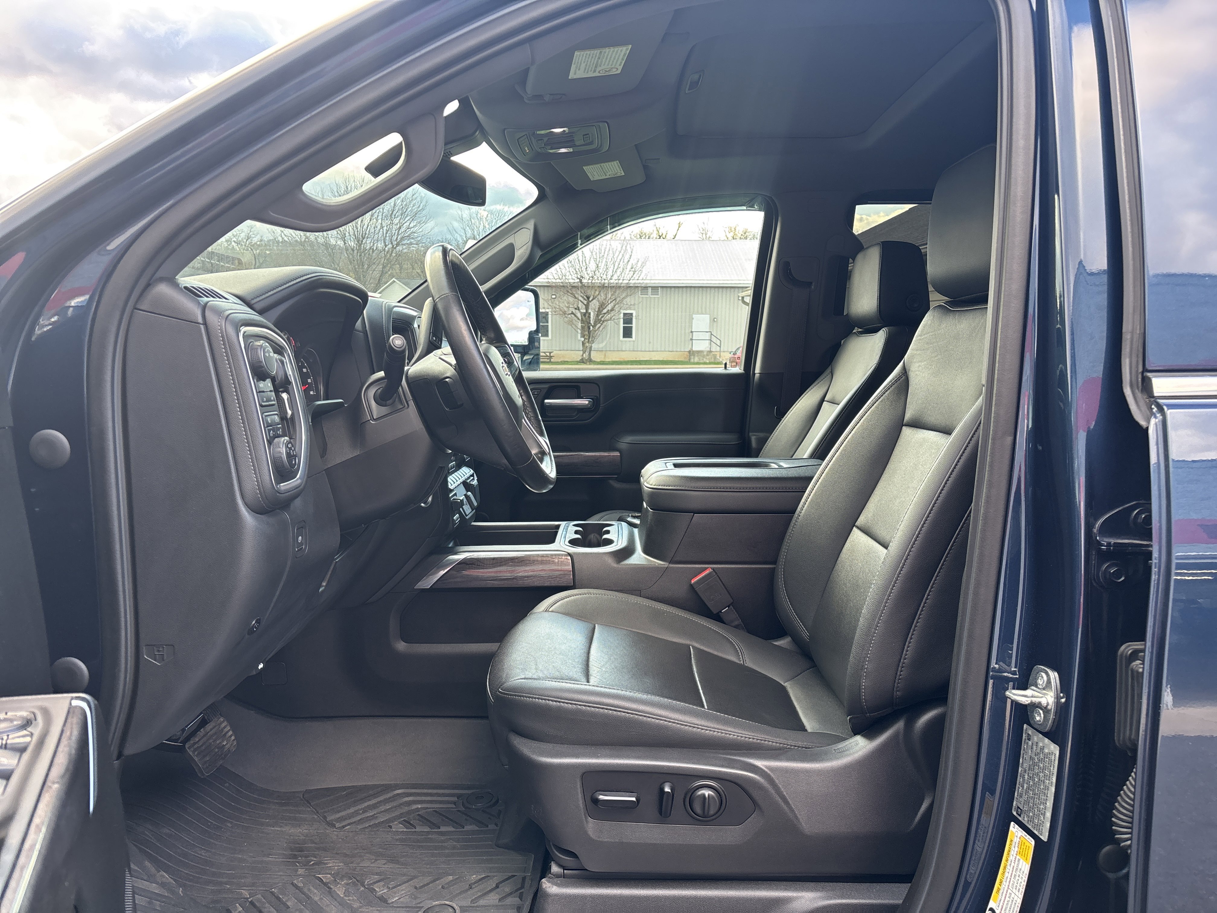 Used 2021 Chevrolet Silverado 2500 LTZ w/ LTZ Plus Package image 12