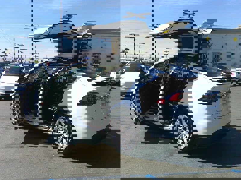 Used 2016 Tesla Model X 75D image 30