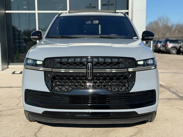 Used 2025 Lincoln Navigator Reserve w/ Jet Appearance Package image 2