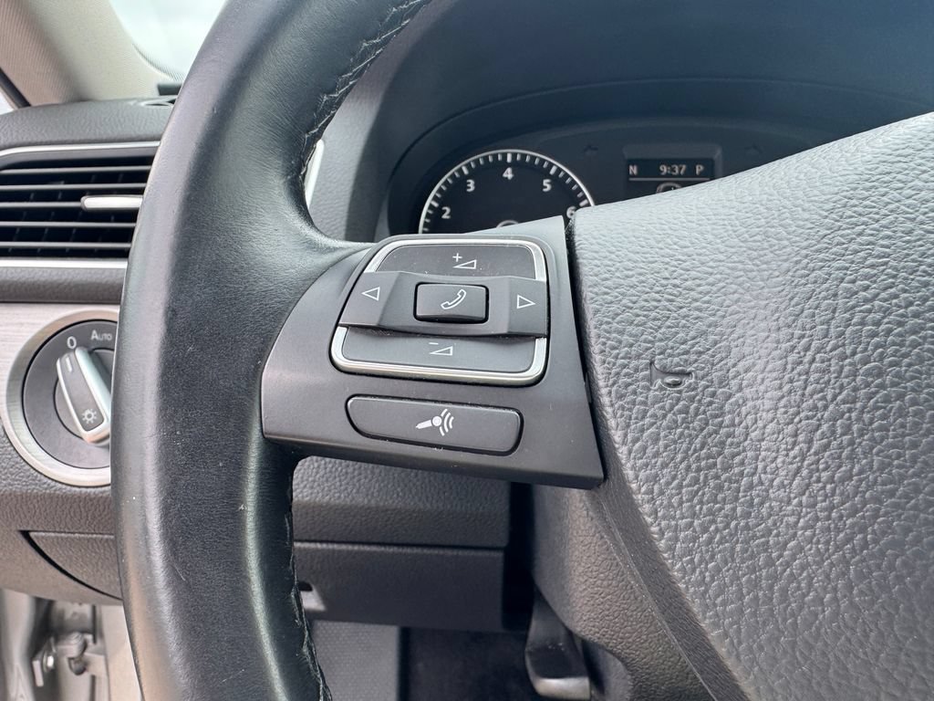 Used 2014 Volkswagen Passat 1.8T SE FWD image 17