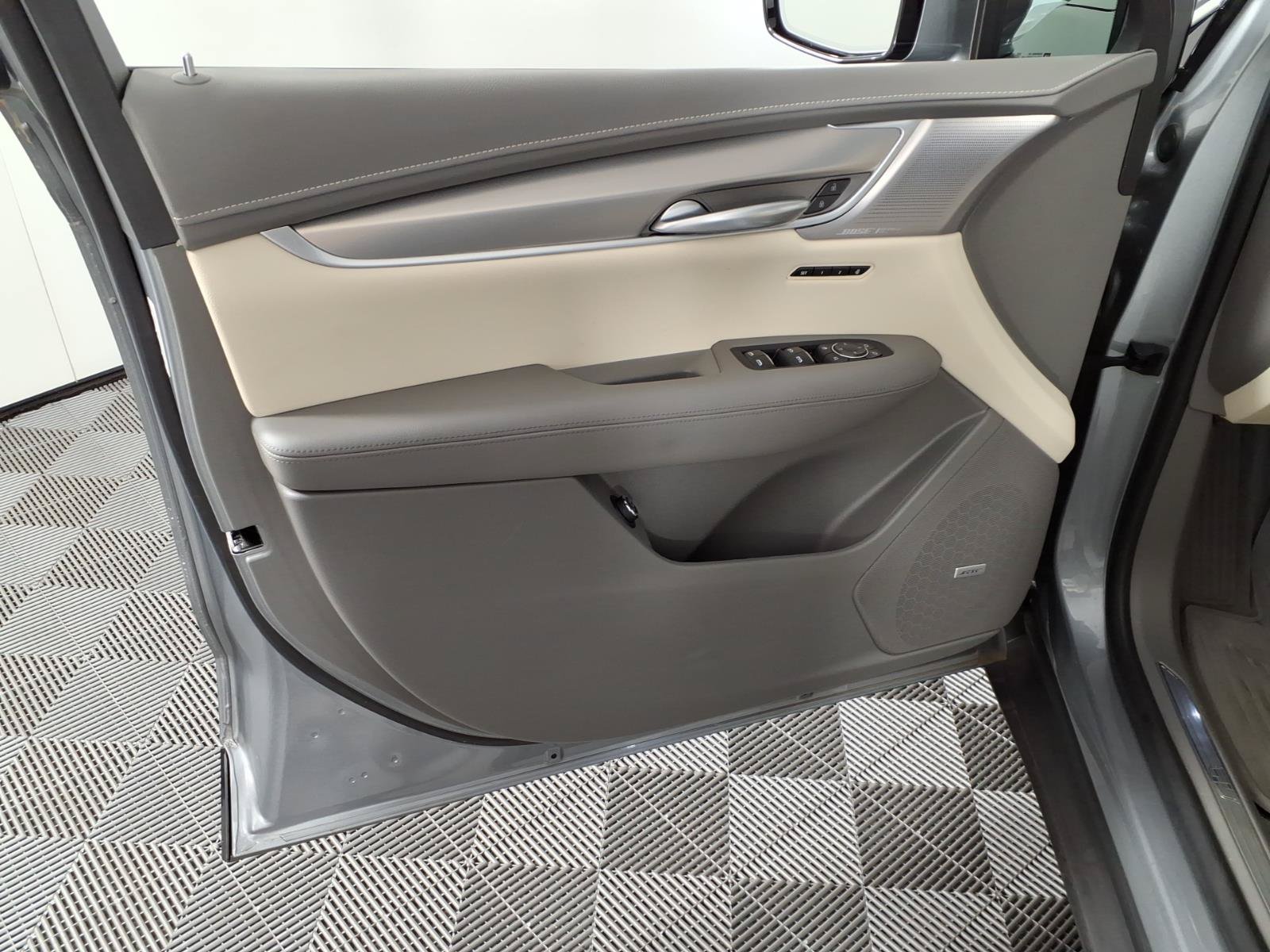 Certified 2024 Cadillac XT5 Premium Luxury w/ Technology Package FWD image 18