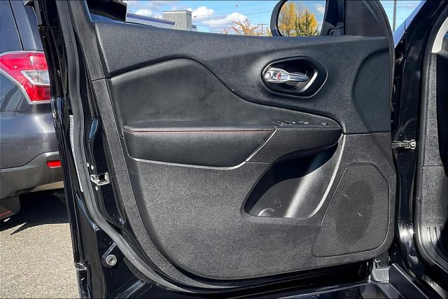 Used 2021 Jeep Cherokee Trailhawk image 20