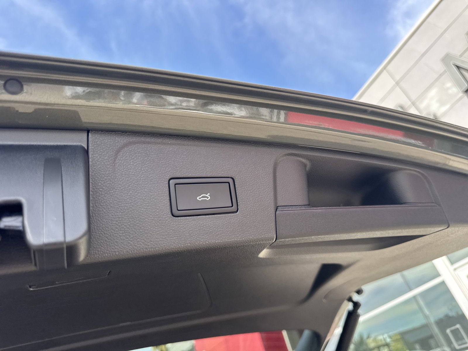 New 2026 Volkswagen Atlas SE image 8