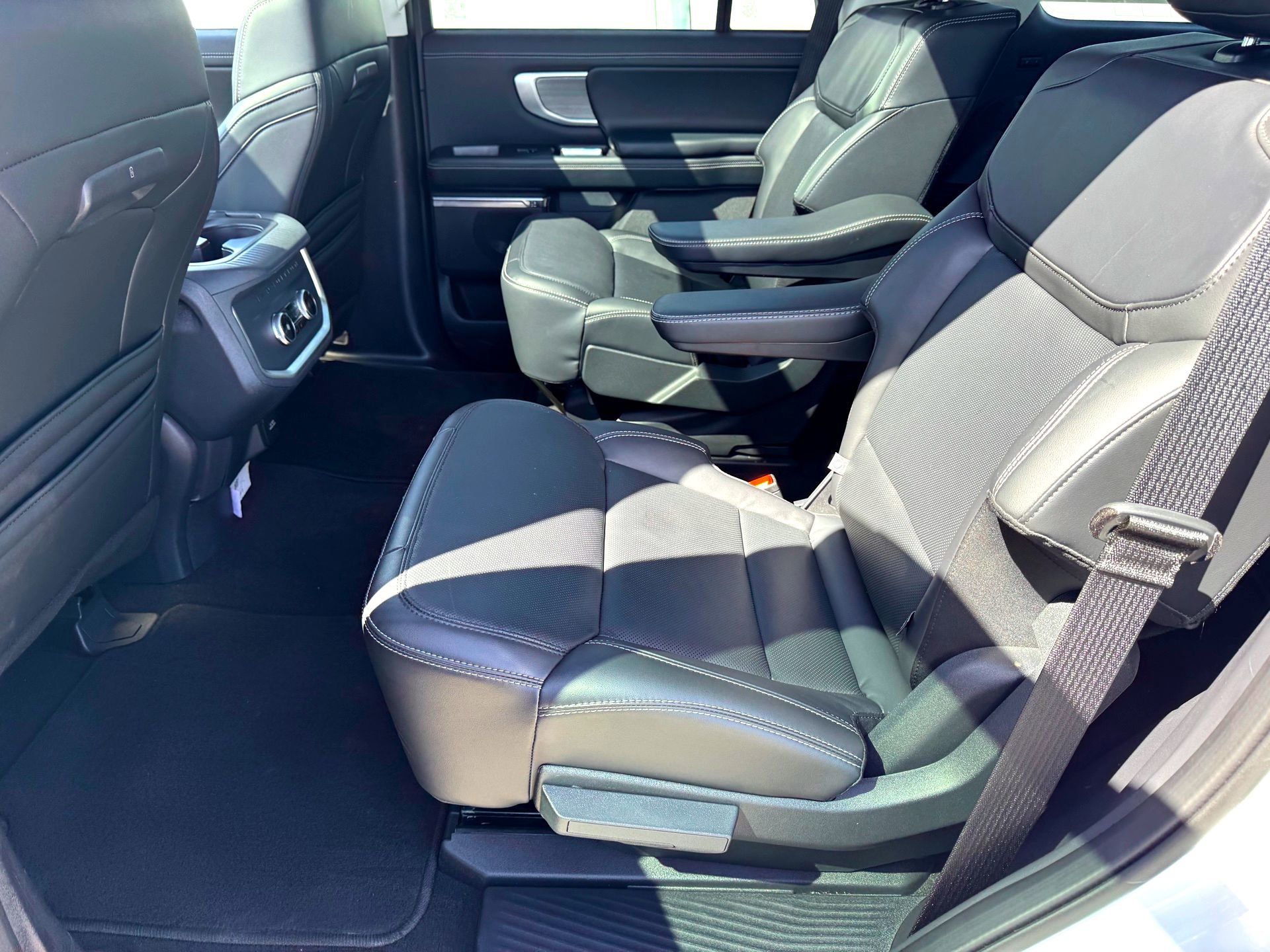 Used 2025 Ford Expedition Platinum AWD/4WD image 20