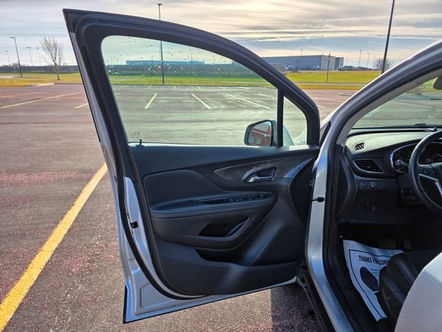 Used 2021 Buick Encore Preferred w/ Safety Package II image 4