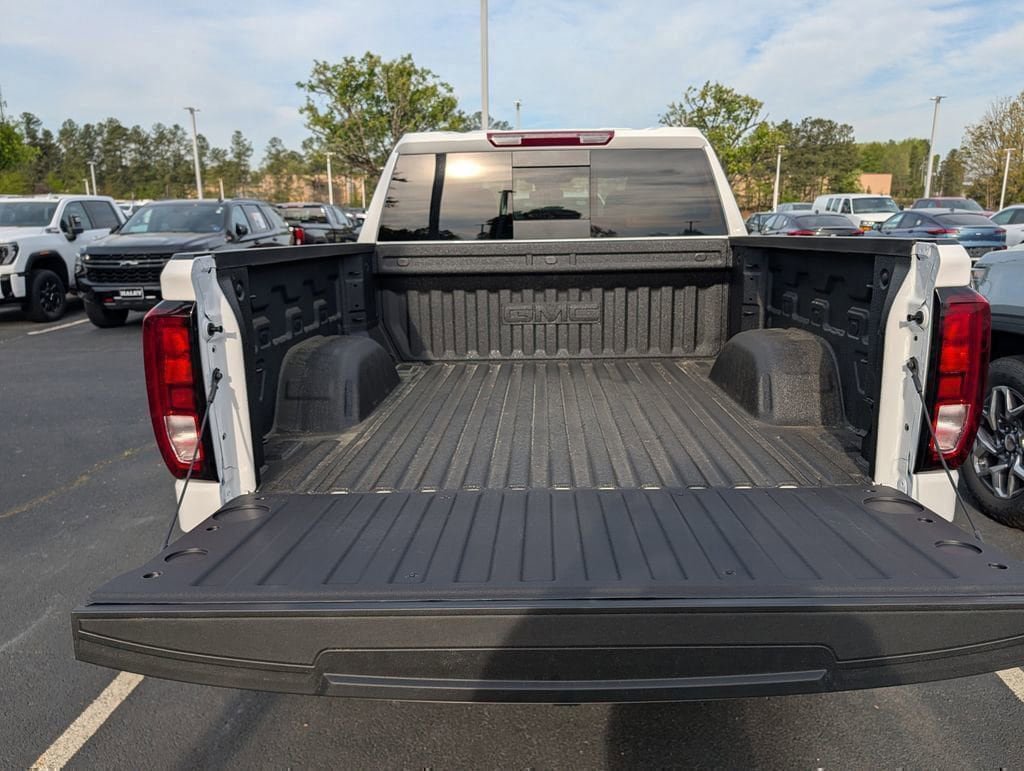 New 2026 GMC Sierra 1500 SLE w/ X31 Off-Road Package AWD/4WD image 7