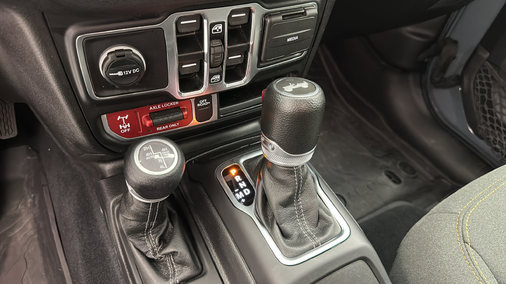 Used 2024 Jeep Wrangler Unlimited AWD/4WD image 21