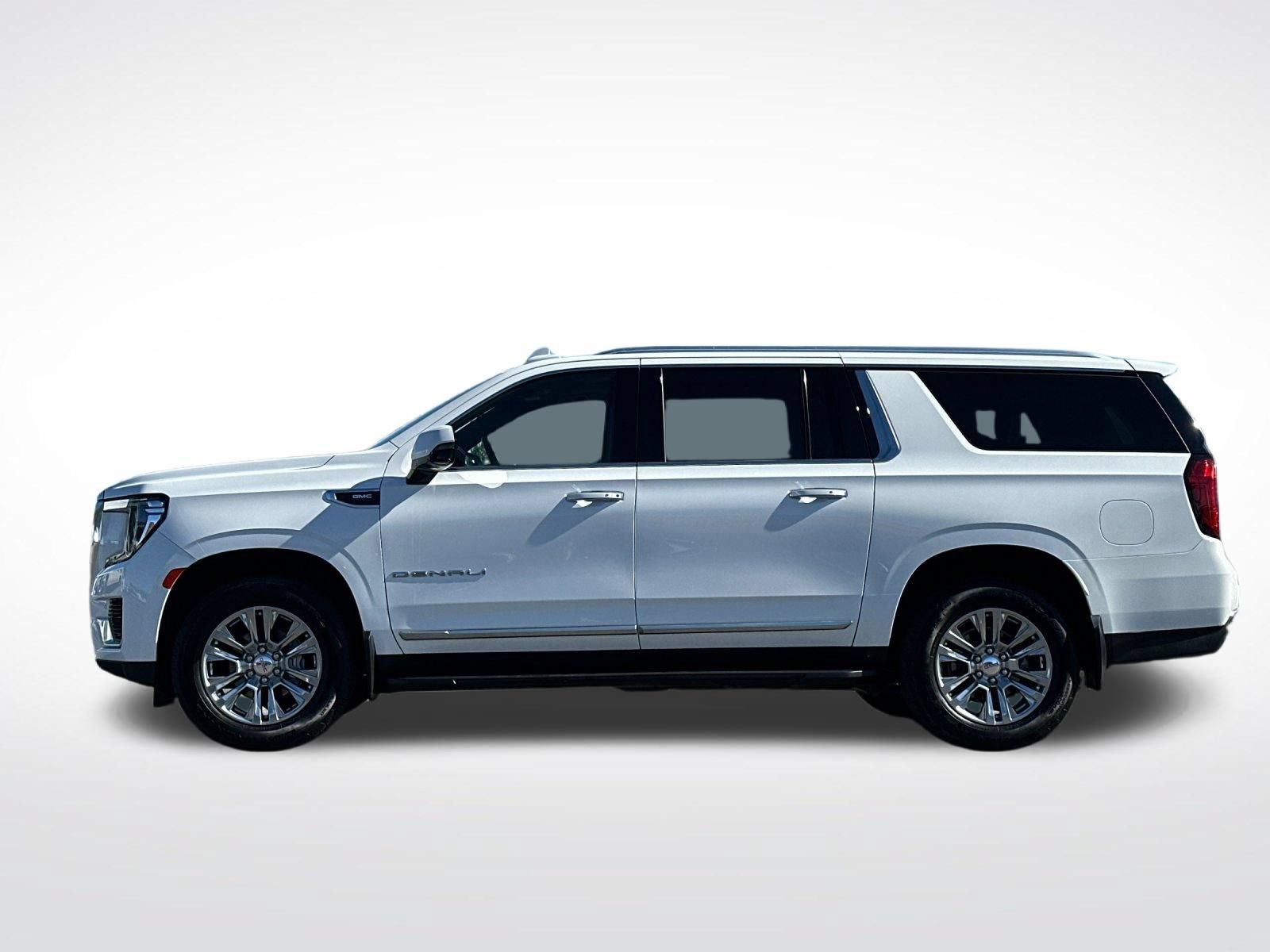 Used 2023 GMC Yukon XL Denali AWD/4WD image 6