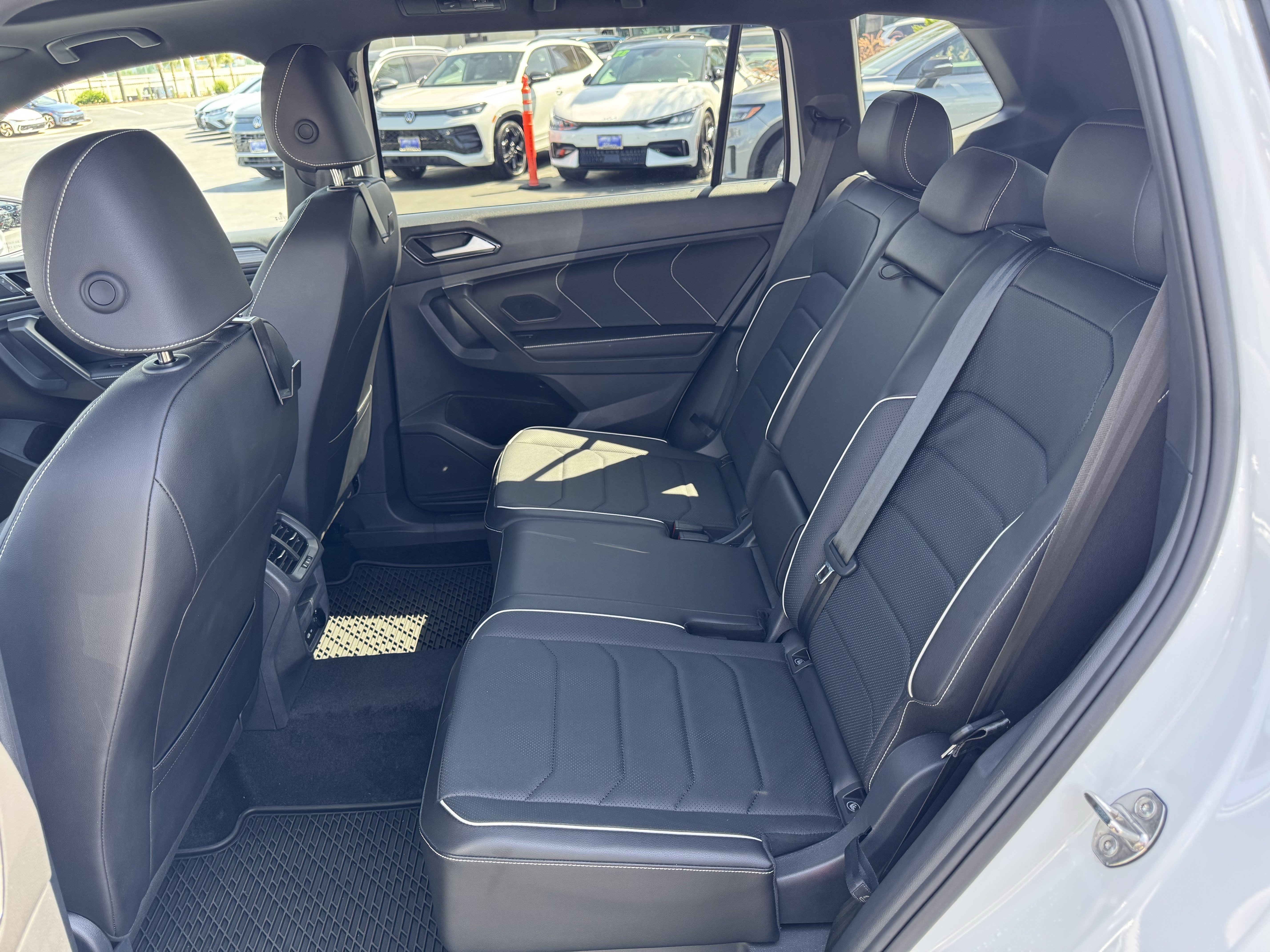 Certified 2024 Volkswagen Tiguan SEL R-Line AWD/4WD image 37