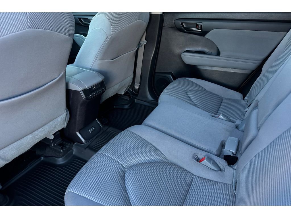 Certified 2023 Toyota Highlander LE image 13