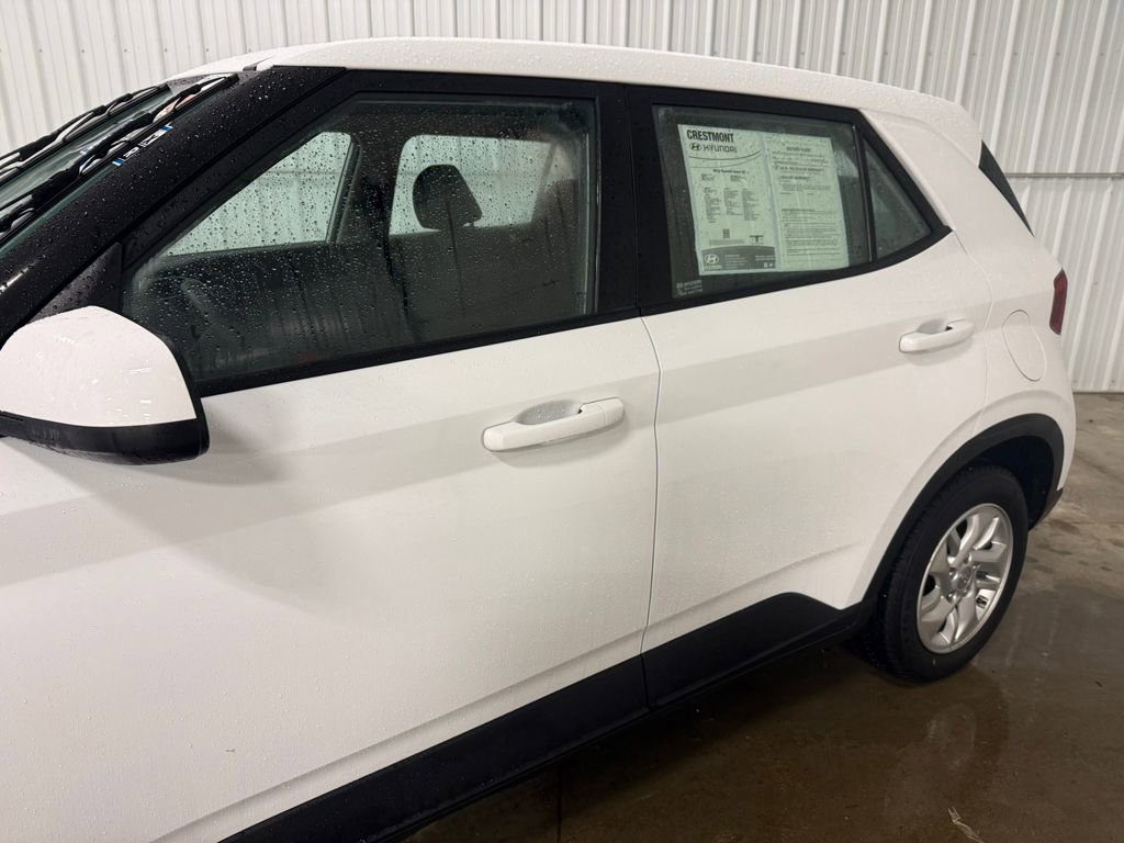 Certified 2022 Hyundai Venue SE w/ Cargo Package FWD image 8