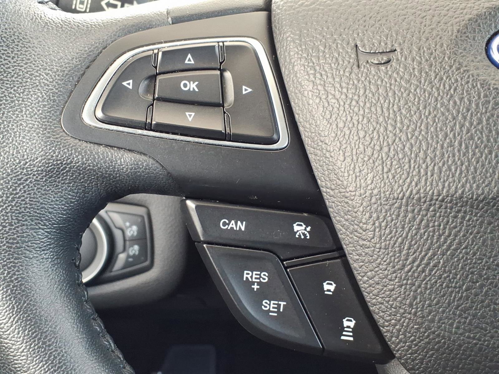 Used 2018 Ford Escape Titanium w/ Ford Safe & Smart Package FWD image 34