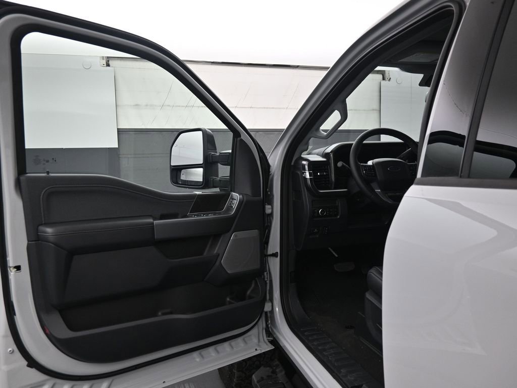 New 2026 Ford F250 Lariat w/ Black Appearance Package image 8