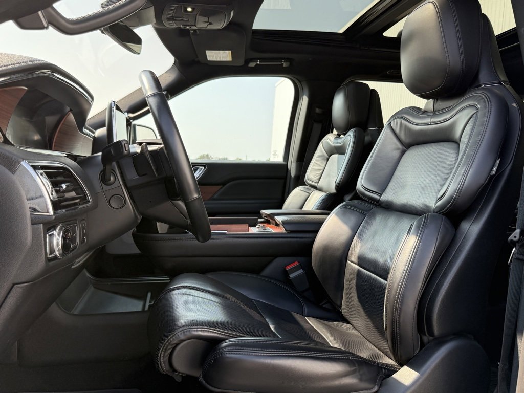 Used 2020 Lincoln Navigator Reserve w/ Luxury Package image 10