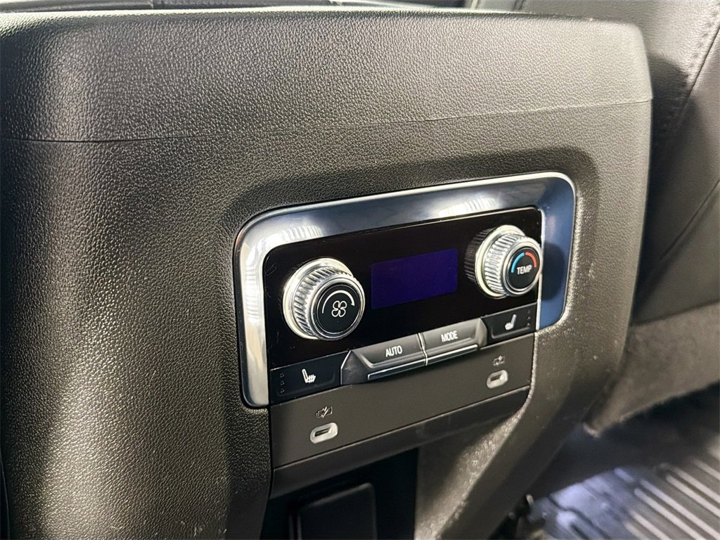 Used 2022 GMC Yukon XL SLT image 24
