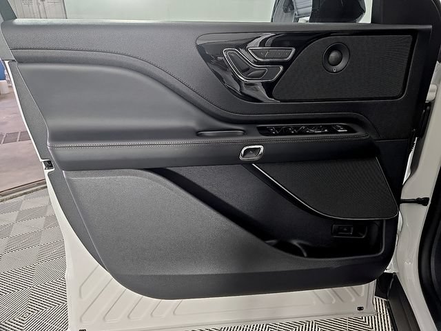 New 2026 Lincoln Aviator Reserve w/ Jet Appearance Package RWD image 12