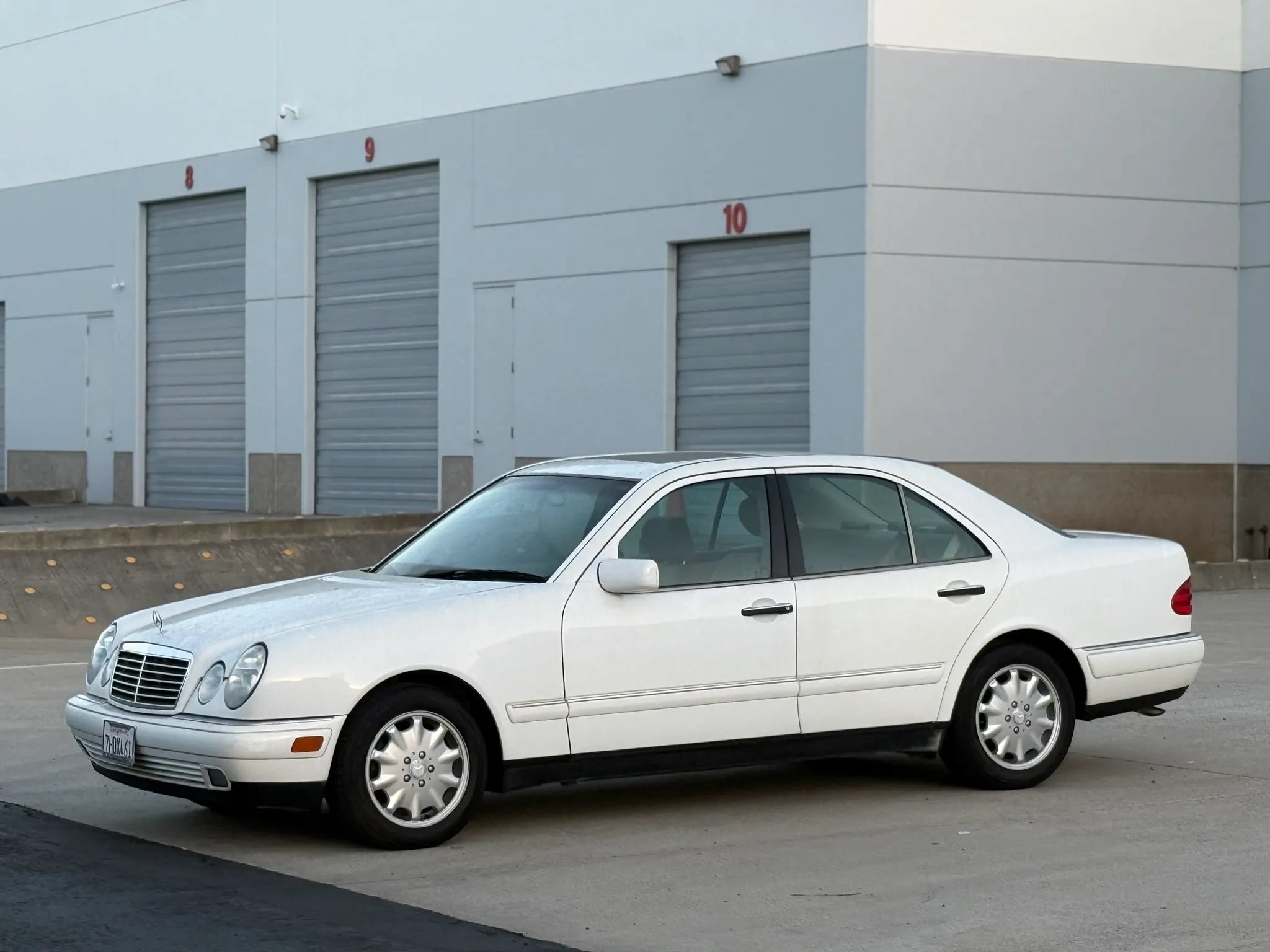 Used 1999 Mercedes-Benz E 320 Sedan image 4