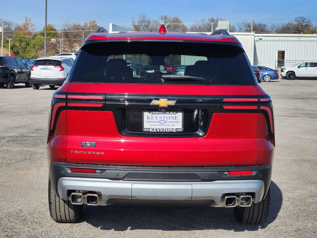 Used 2025 Chevrolet Traverse LT w/ Driver Confidence Package image 6