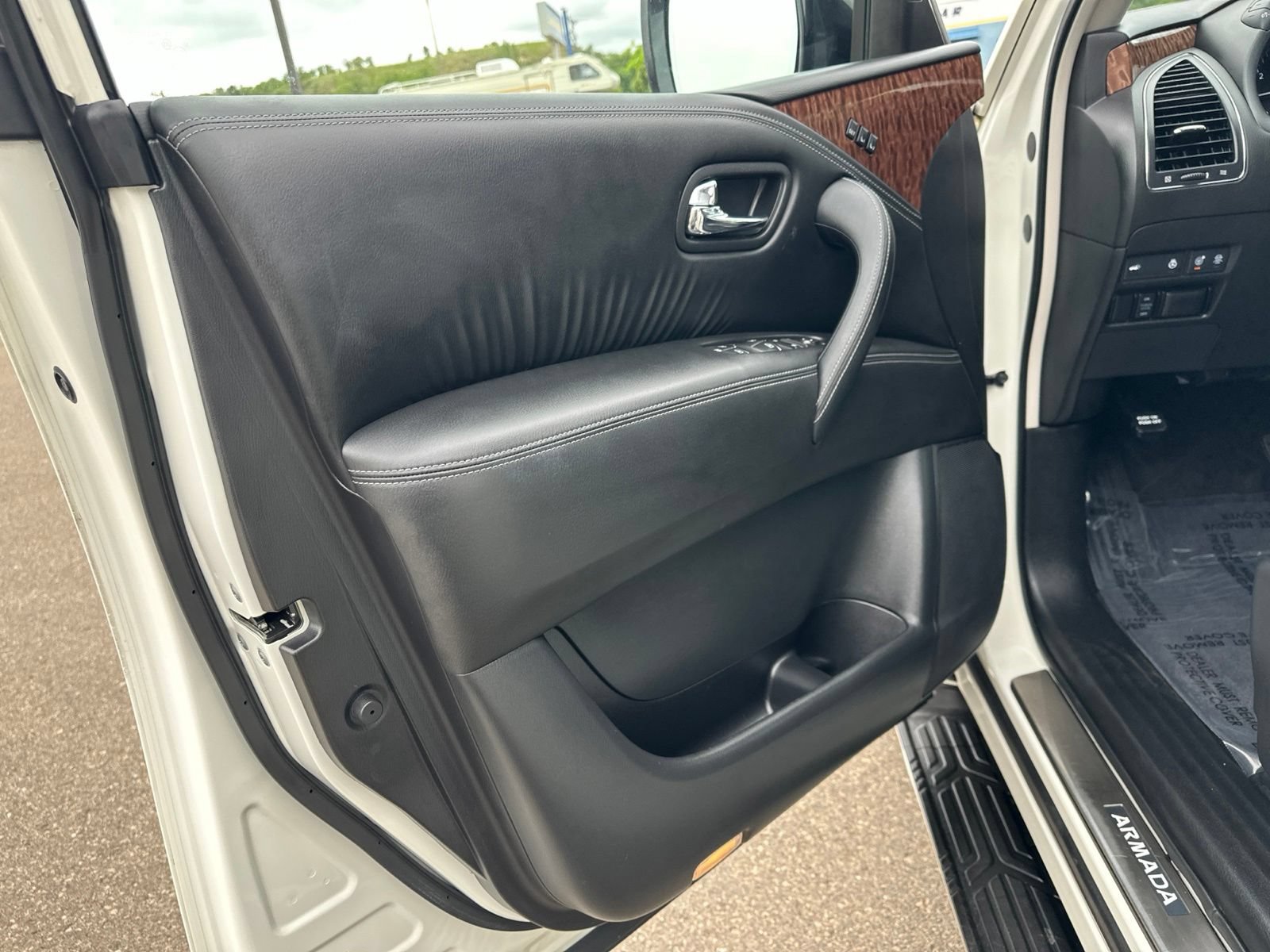 Used 2020 Nissan Armada Platinum w/ Captain's Chairs Package AWD/4WD image 47