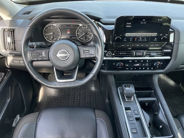 Used 2023 Nissan Pathfinder SL FWD image 11