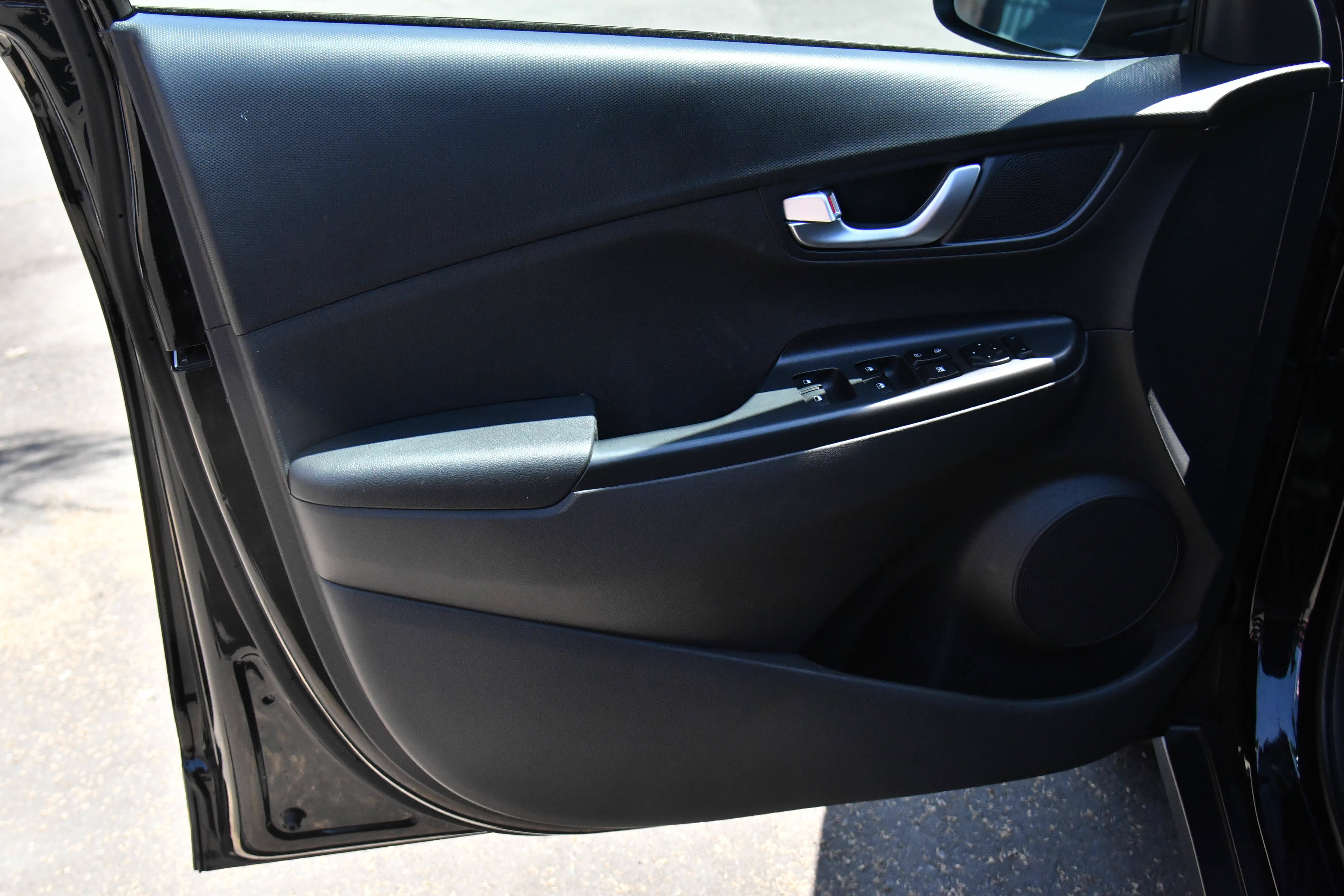 Used 2023 Hyundai Kona SE w/ Cargo Package FWD image 14