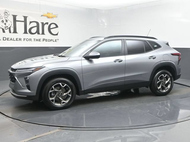 Used 2025 Chevrolet Trax LT w/ Driver Confidence Package FWD image 34