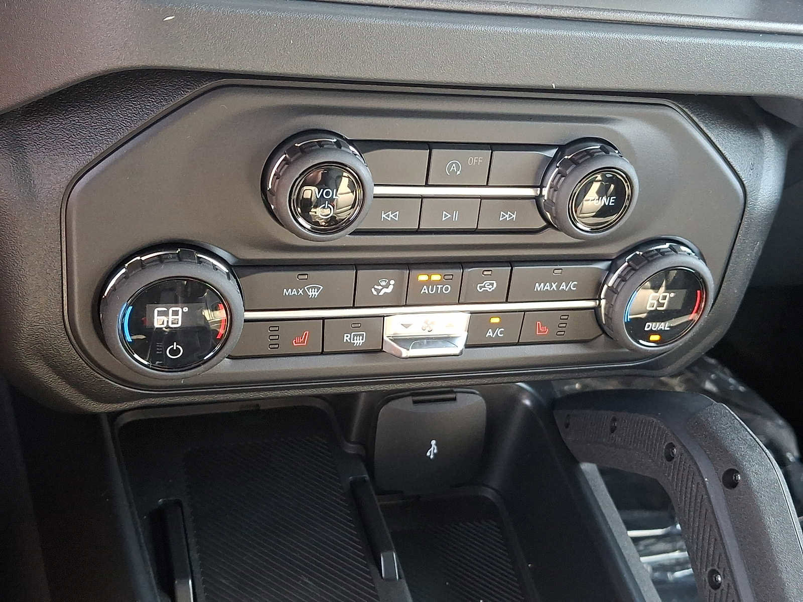 New 2026 Ford Bronco Big Bend w/ Black Diamond Package image 13