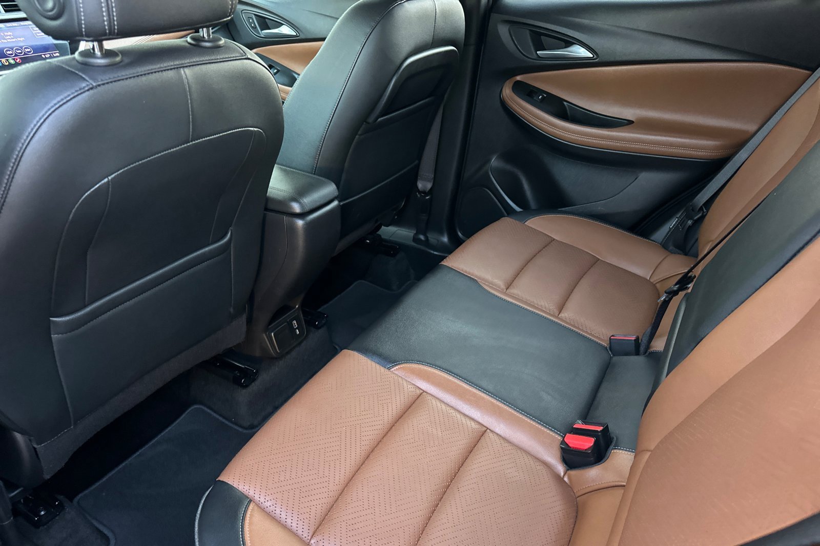 Used 2020 Buick Encore GX Essence image 12