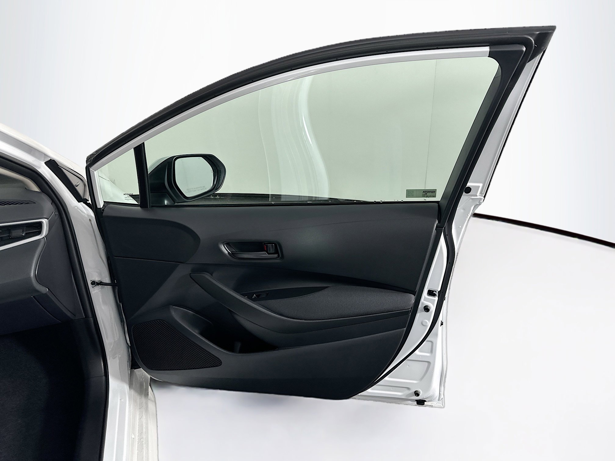 Used 2026 Toyota Corolla LE image 31