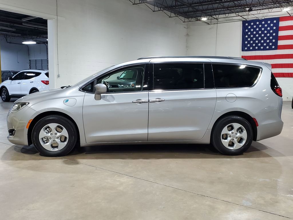 Used 2017 Chrysler Pacifica Premium image 13