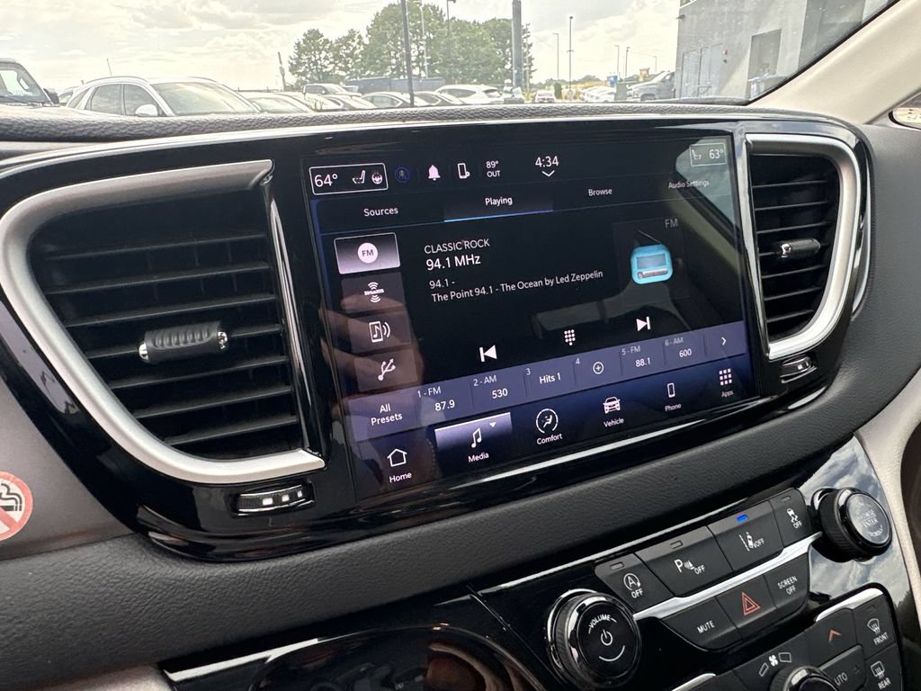 Used 2024 Chrysler Pacifica Touring-L FWD image 22